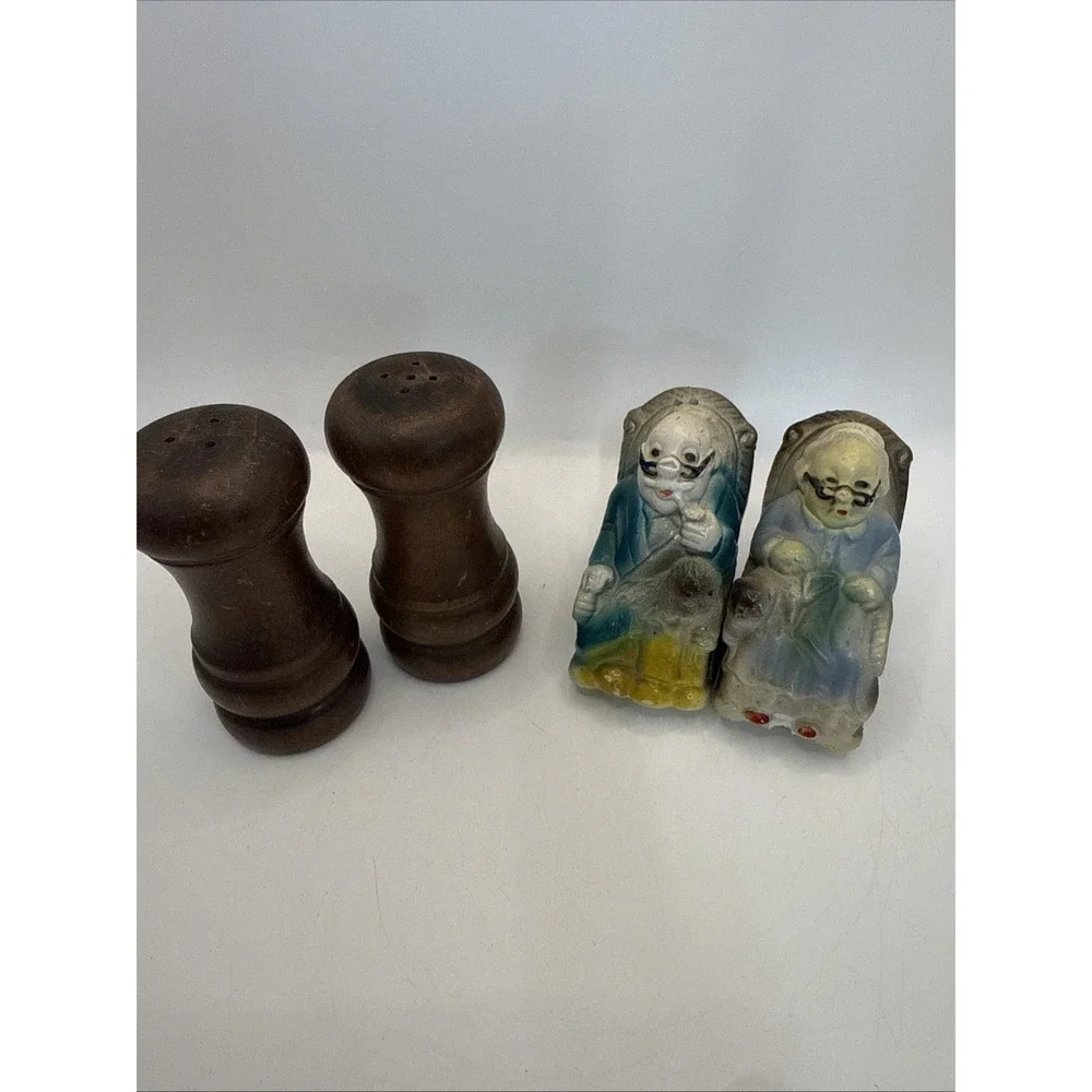 Vintage Salt And Peer Shakers Lot Of 2 Wooden Set; Grandma Grandpa Hong Kong Set